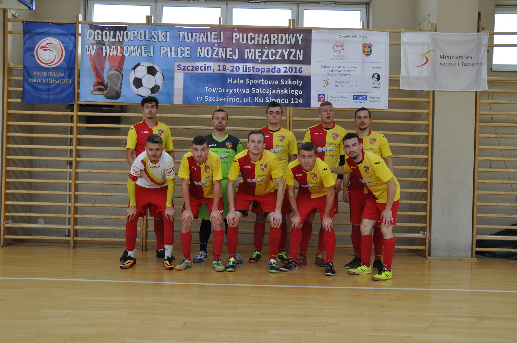 Zwycięska drużyna MAZOWSZE Warszawa – Finaliści Ogólnopolskiego Turnieju Pucharowego w Halowej Piłce Nożnej Mężczyzn 2016 rok.